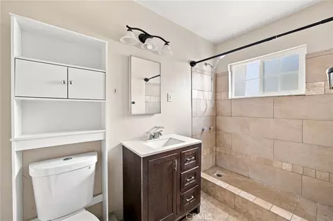 Bath - 1284 Fairview Ave, Colton, CA 92324 photo 1 of 2