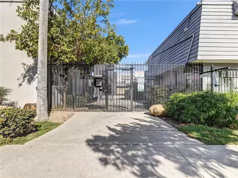 Exterior - 5530 Ackerfield Ave #210, Long Beach, CA 90805 photo 2 of 3