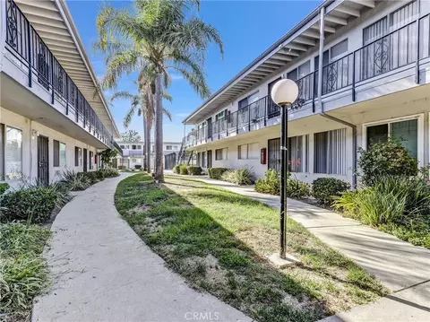 Exterior - 5530 Ackerfield Ave #210, Long Beach, CA 90805 photo 1 of 3