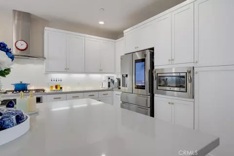 Kitchen - 108 Tribeca, Irvine, CA 92612 photo 10 of 11