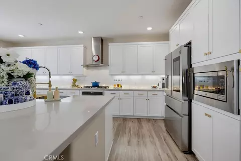 Kitchen - 108 Tribeca, Irvine, CA 92612 photo 6 of 11
