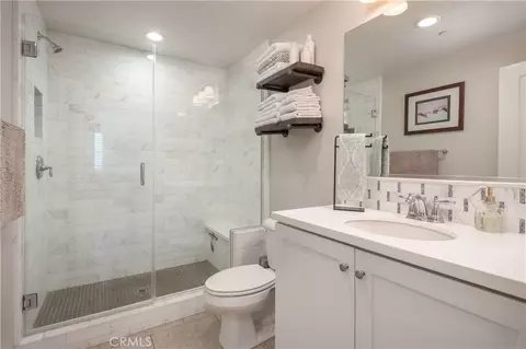 Bath - 22 Preston Pl, Tustin, CA 92782 photo 1 of 3