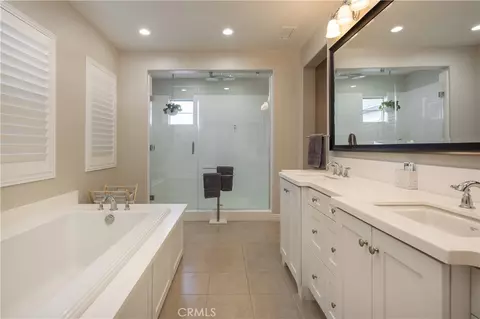 Bath - 22 Preston Pl, Tustin, CA 92782 photo 3 of 3
