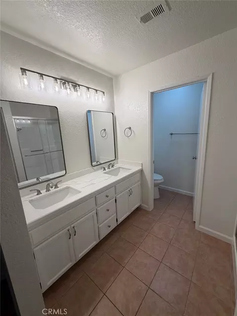Bath - 30500 Shenandoah Ct, Temecula, CA 92591 photo 2 of 2