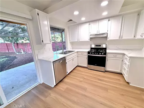 Kitchen - 30500 Shenandoah Ct, Temecula, CA 92591 photo 2 of 2