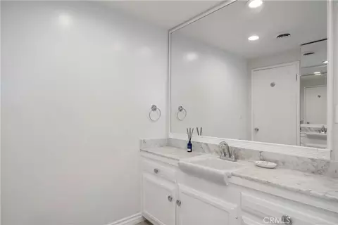 Bath - 1200 E Ocean #57, Long Beach, CA 90802 photo 3 of 4
