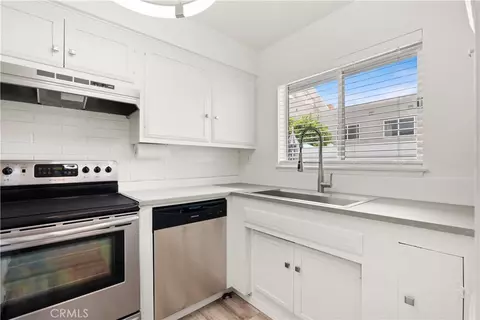 Kitchen - 1200 E Ocean #57, Long Beach, CA 90802 photo 3 of 4