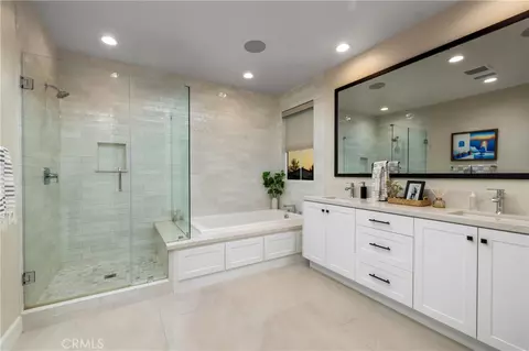 Bath - 1249 E Providence Loop, Placentia, CA 92870 photo 3 of 5