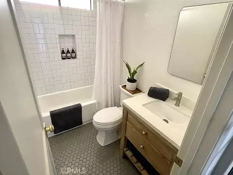 Bath - 3501 E Ransom, Long Beach, CA 90804 photo 3 of 3