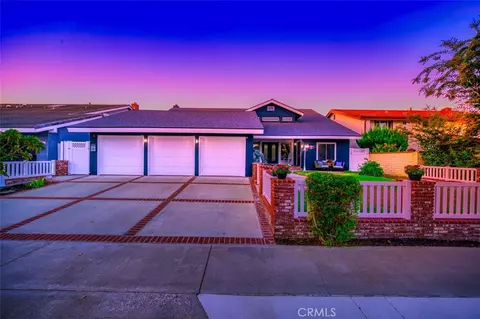 1828 Kinglet Ct, Costa Mesa, CA 92626