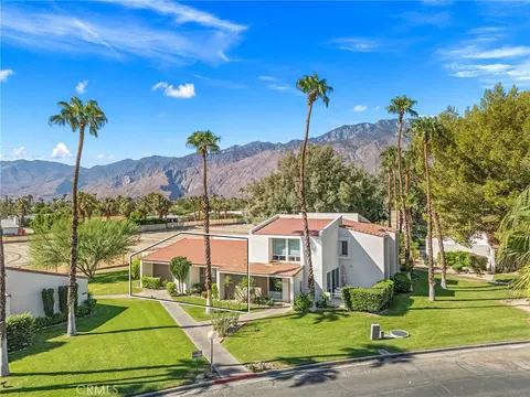 2521 N Whitewater Club Dr Residence D, Palm Springs, CA 92262
