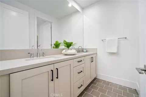 Bath - 123 Oakstone, Irvine, CA 92618 photo 4 of 5