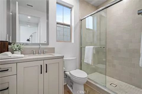 Bath - 123 Oakstone, Irvine, CA 92618 photo 3 of 5