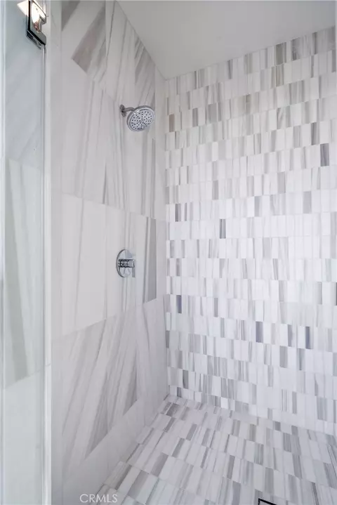 Bath - 123 Oakstone, Irvine, CA 92618 photo 2 of 5