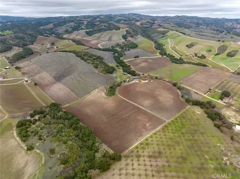 View/Area - 2135 Live Oak Rd, Paso Robles, CA 93446 photo 7 of 9