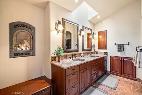 Bath - 2135 Live Oak Rd, Paso Robles, CA 93446 photo 2 of 8