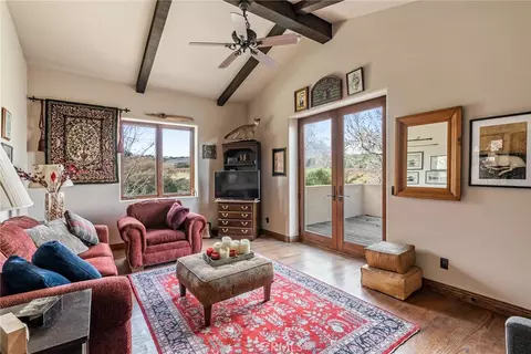 Living - 2135 Live Oak Rd, Paso Robles, CA 93446 photo 3 of 7