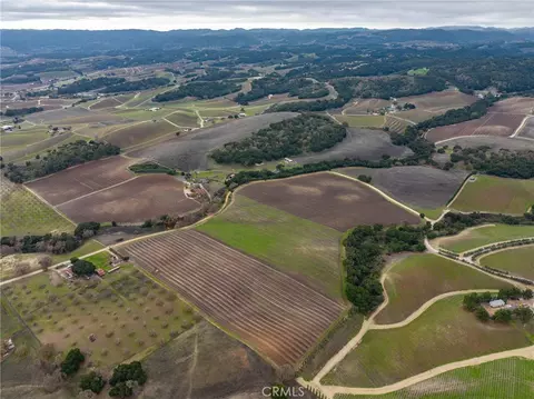 View/Area - 2135 Live Oak Rd, Paso Robles, CA 93446 photo 6 of 9