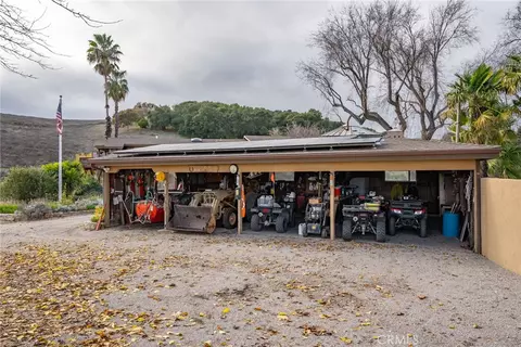 Exterior - 2135 Live Oak Rd, Paso Robles, CA 93446 photo 6 of 9