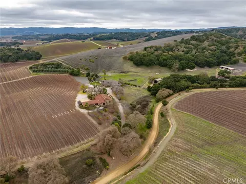 View/Area - 2135 Live Oak Rd, Paso Robles, CA 93446 photo 3 of 9