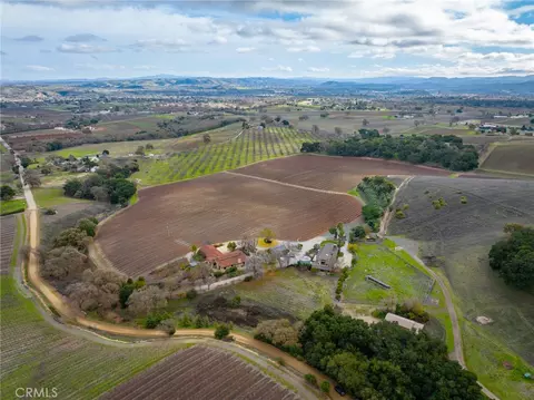 View/Area - 2135 Live Oak Rd, Paso Robles, CA 93446 photo 1 of 9