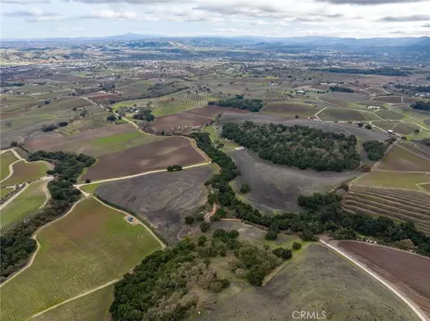 View/Area - 2135 Live Oak Rd, Paso Robles, CA 93446 photo 4 of 9