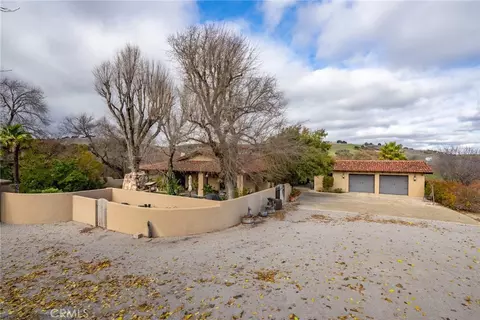 Exterior - 2135 Live Oak Rd, Paso Robles, CA 93446 photo 5 of 11