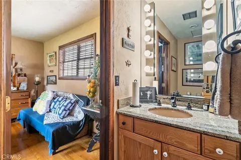 Bedroom - 2135 Live Oak Rd, Paso Robles, CA 93446 photo 4 of 8
