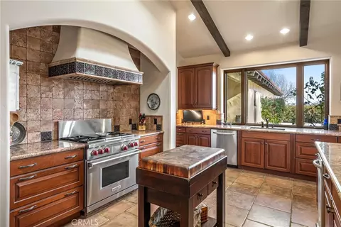 Kitchen - 2135 Live Oak Rd, Paso Robles, CA 93446 photo 2 of 5