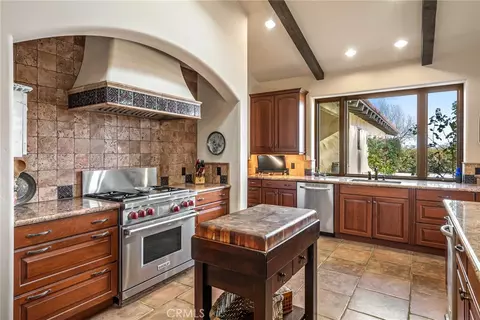 Kitchen - 2135 Live Oak Rd, Paso Robles, CA 93446 photo 2 of 5