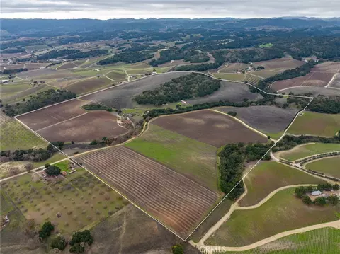 View/Area - 2135 Live Oak Rd, Paso Robles, CA 93446 photo 9 of 9