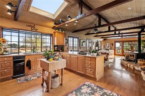 Kitchen - 2135 Live Oak Rd, Paso Robles, CA 93446 photo 5 of 5