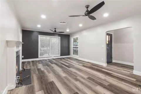 2700 San Emidio St, Bakersfield, CA 93304