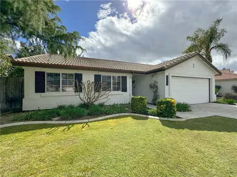 8417 Mainsail Dr, Bakersfield, CA 93312