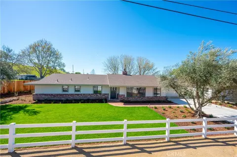 675 Oak Ln, Paso Robles, CA 93446 photo 1