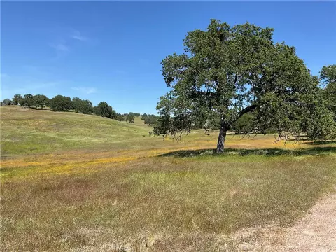 2 Interlake Rd, Bradley, CA 93426