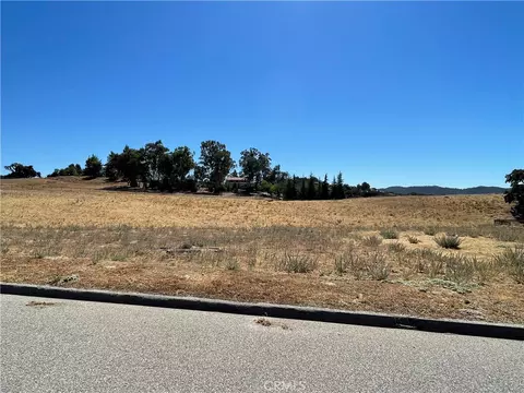 2140 Holly Dr, Paso Robles, CA 93446 photo 2