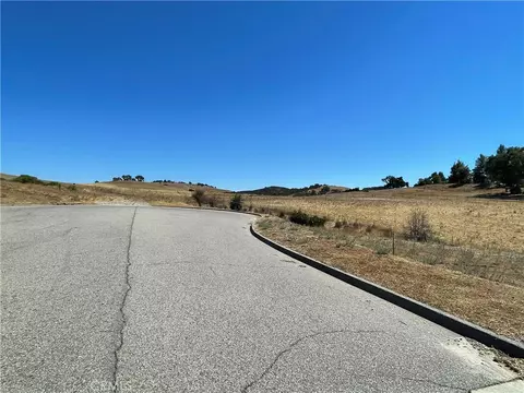 2140 Holly Dr, Paso Robles, CA 93446 photo 3