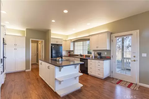 Kitchen - 390 San Marcos Rd, Paso Robles, CA 93446 photo 4 of 5