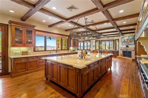 Kitchen - 76525 Interlake Rd, Bradley, CA 93426 photo 2 of 3
