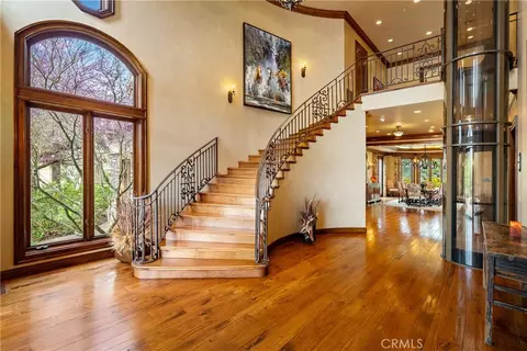 Entry Way - 76525 Interlake Rd, Bradley, CA 93426 photo 2 of 5