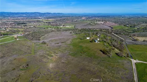 View/Area - 930 Windwood Rd, Paso Robles, CA 93446 photo 2 of 25