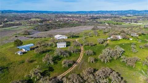 View/Area - 930 Windwood Rd, Paso Robles, CA 93446 photo 2 of 26