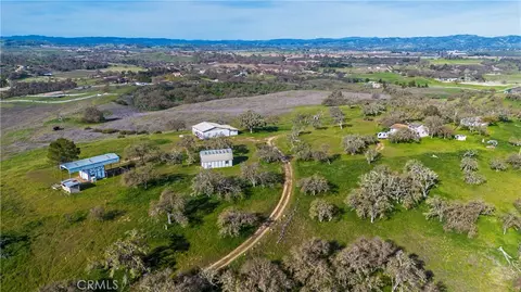 View/Area - 930 Windwood Rd, Paso Robles, CA 93446 photo 2 of 25
