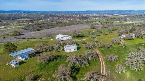 View/Area - 930 Windwood Rd, Paso Robles, CA 93446 photo 7 of 25