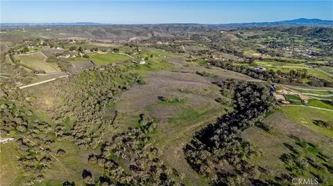 View/Area - 930 Windwood Rd, Paso Robles, CA 93446 photo 3 of 26