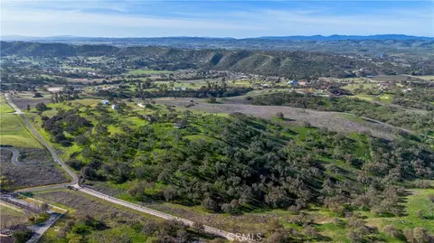 View/Area - 930 Windwood Rd, Paso Robles, CA 93446 photo 3 of 25