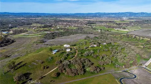 View/Area - 930 Windwood Rd, Paso Robles, CA 93446 photo 11 of 25