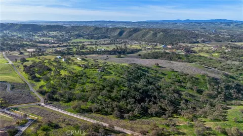 View/Area - 930 Windwood Rd, Paso Robles, CA 93446 photo 4 of 26