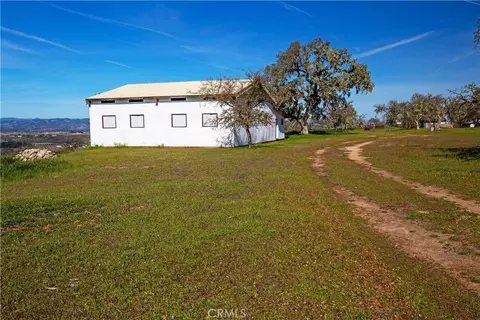 Exterior - 930 Windwood Rd, Paso Robles, CA 93446 photo 3 of 12